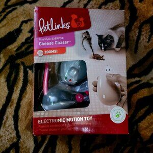 Petlinks Cheese Chaser Electronic Cat Kitten Toy Interactive
